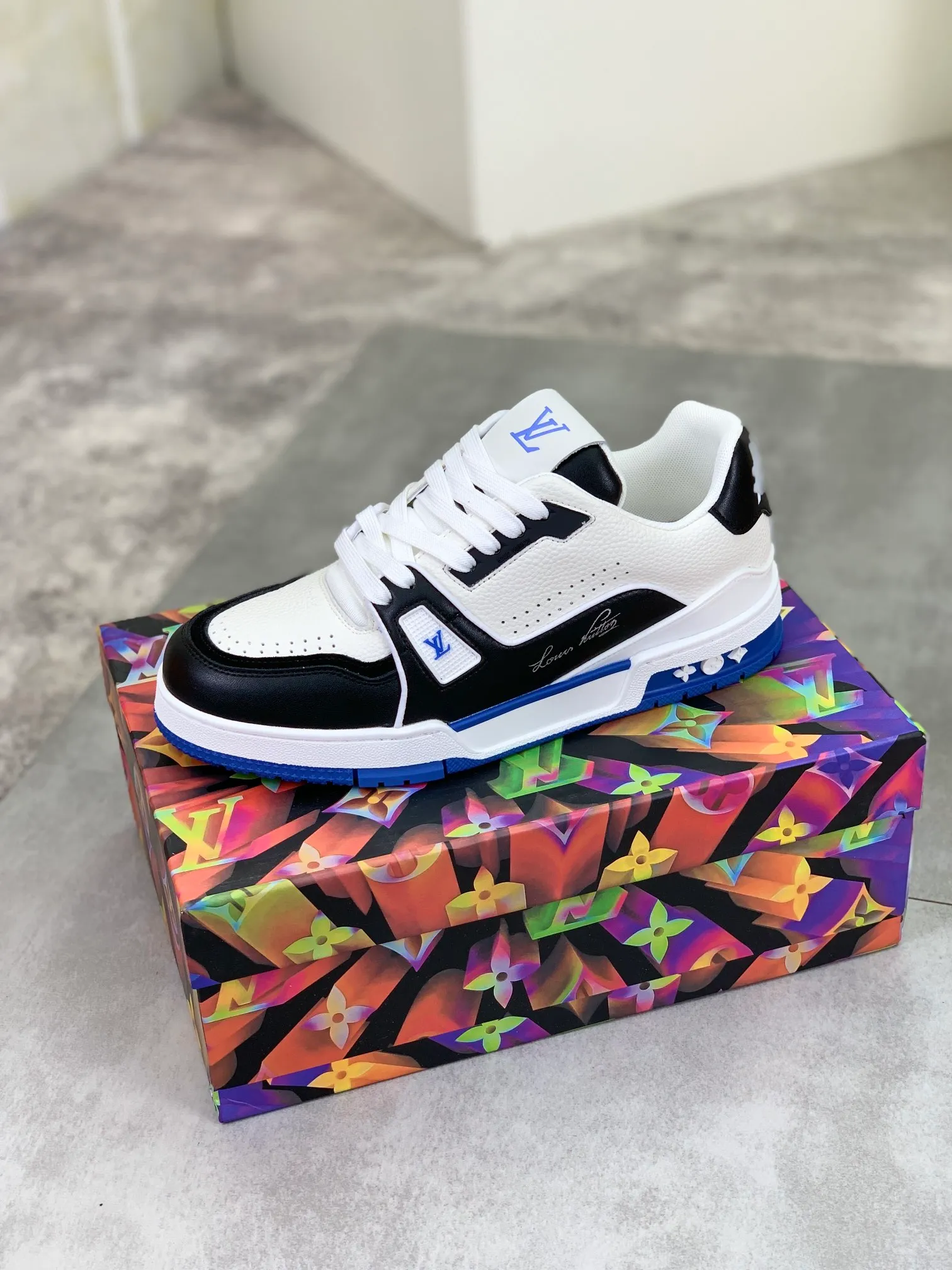 Men's shoes 💰P580 New style 💰💎💎Latest color High version 2025Louis*Vuitto* LV Traine Catwalk TRAINER outsole and fabric private model A shoe that definitely costs a lot of money and effort. This series was designed after the arrival of Vifgil. It is favored by many fans every season. Original TPU outsole Original packaging Men's size: 38-45 (46 can be customized) Color: 3️⃣ colors available (available from stock, super fast delivery)